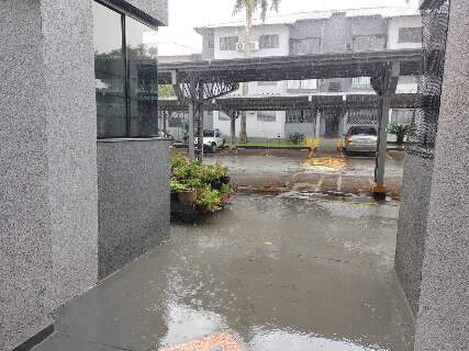 Chuva rápida cai em alguns bairros da Capital 