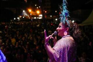 Silvana Valu comenta que público lotou a Esplanada Ferroviária. (Foto: Henrique Kawaminami)