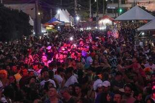 Último dia de Carnaval contou com participação expressiva do público. (Foto: Henrique Kawaminami)