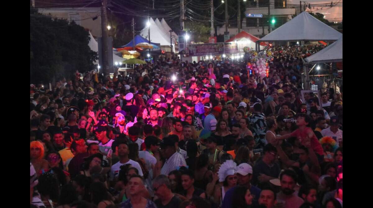 Para sobreviver, bailes de Carnaval se aliam a blocos de rua - 23