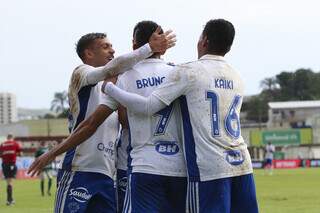 Jogadores comemorando o segundo gol da partida em Poços de Caldas (Foto: Staff Images/Cruzeiro)