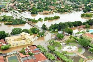 Enchente em março de 2011 resultou em prejuízo de R$ 24 milhões no município de Aquidauana (Foto: O Pantaneiro)