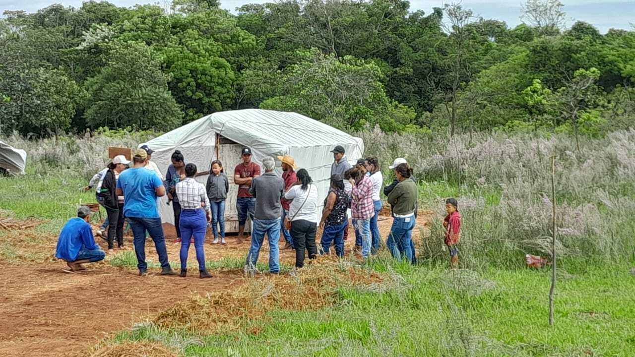Grupo armado invade fazenda e queima máquinas agrícolas na fronteira -  Interior - Campo Grande News