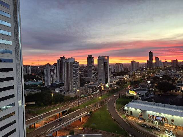 P&ocirc;r do sol de suspirar encerra dia inteiro de chuva em Campo Grande