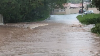 A ponte sobre o Córrego Bonito, na Rua 24 de fevereiro, está interditada.