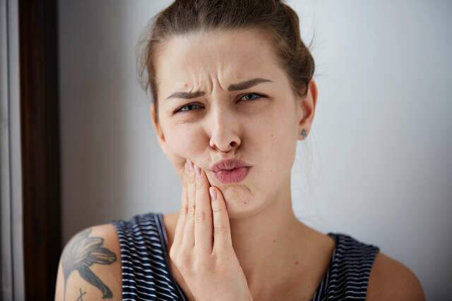Fevereiro Roxo: Fibromialgia, Lúpus e a saúde bucal