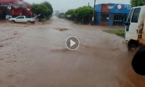 Ruas de Bodoquena ficam alagadas nesta sexta-feira