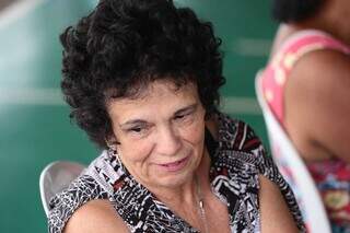 Professora aposentada, Jussara Sandim, faz cestas básicas para carentes (Marcos Maluf/Campo Grande News)