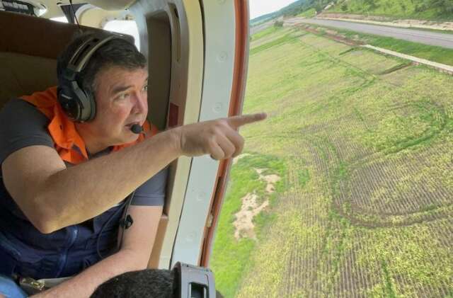 Ap&oacute;s sobrevoar &aacute;reas atingidas pela chuva, Riedel recebe prefeitos e define atos