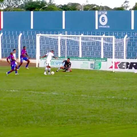 Em jogo de sete gols nas Moreninhas, Costa Rica vence e segue l&iacute;der