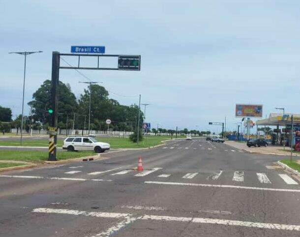 Morador coloca cone na Avenida Duque de Caxias para evitar acidentes