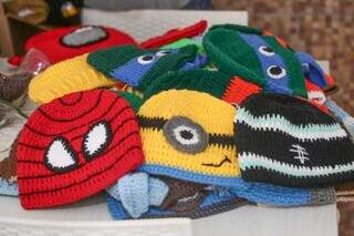 Toucas de crochê são destinadas para crianças diagnosticadas com câncer. (Foto: Marcos Maluf)