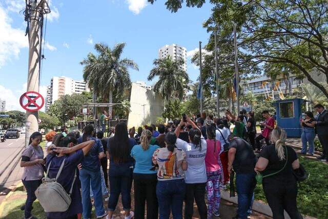 Em Greve Profissionais Da Enfermagem Montam Concentra O Em Frente