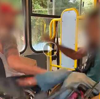 Cadeirantes são flagrados brigando em ônibus no Portal Caiobá 