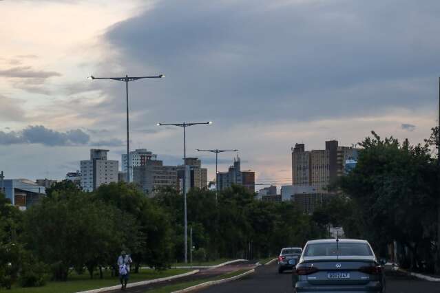 M&ecirc;s come&ccedil;a com temperaturas amenas e alerta de tempestade