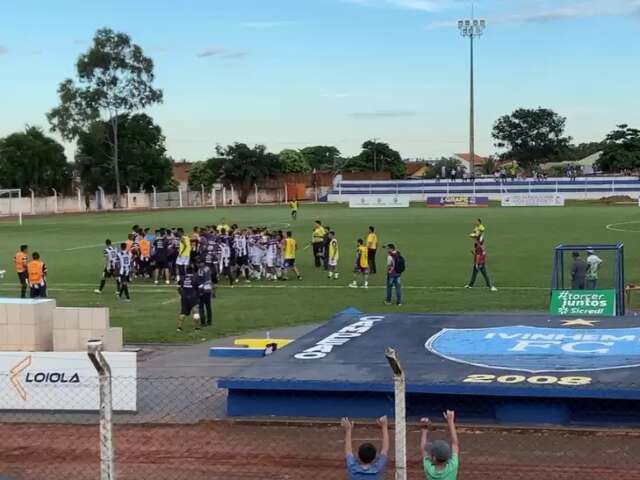 Empate entre Ivinhema e Oper&aacute;rio Caarapoense termina em confus&atilde;o 