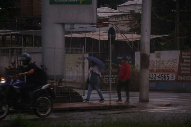 Dia amanhece com chuva, mas temperatura pode chegar a 36&deg;C