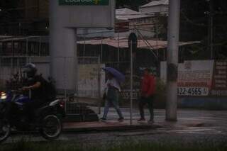 Tempo em Campo Grande em foto tirada na região da Avenida Fernando Correa da Costa. (Foto: Henrique Kawaminami)