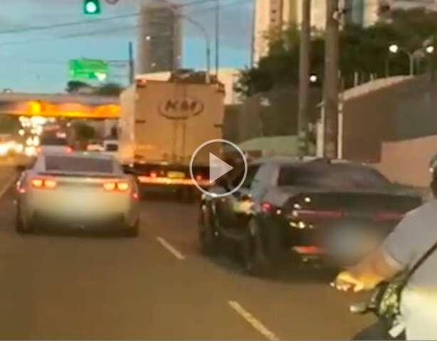 Motorista registra racha na Rua Cear&aacute;: &quot;dois irrespons&aacute;veis&quot;