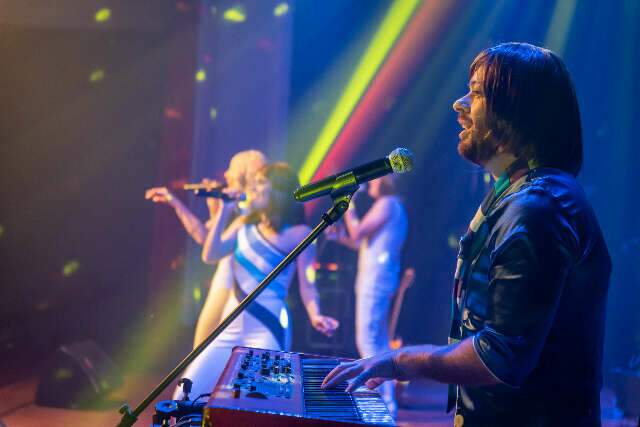 Fim de semana tem tributo ao Abba, feira de brechós e Techno na Rua
