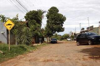 Morador instala placa e quebra-molas por conta pr&oacute;pria     
