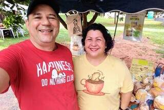 Uni&atilde;o de talentos virou p&atilde;o caseiro recheado e blusas cheias de arte