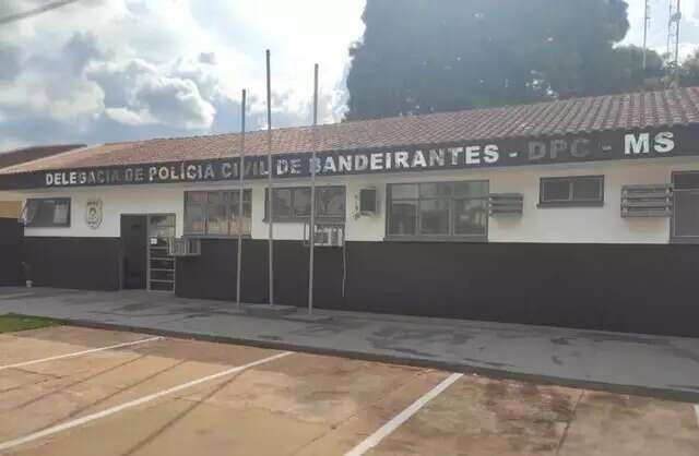 Homem &eacute; ferido a golpes de canivete na cabe&ccedil;a ao impedir venda de drogas