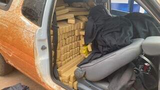 Veículo foi deixado na MS-422 com 450 tabletes do entorpecente (Foto: Poliícia Militar)