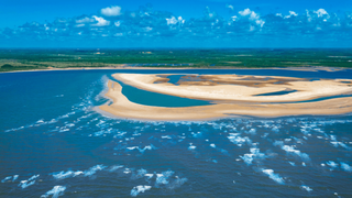 Praia do Mosqueiro, em Aracaju, um dos 14 destinos nacionais como promoção de passagem aérea a partir de Campo Grande – Foto: Reprodução