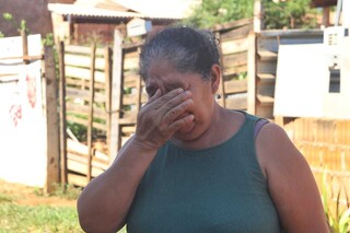 Regina Adorvina chora a perda do neto após execução. (Foto: Paulo Francis)