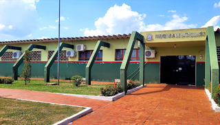 Fachada da Prefeitura de Bataguassu, município distante 335 quilômetros de Campo Grande (Foto: divulgação)