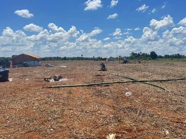 Ap&oacute;s despejo, ind&iacute;genas seguem em &aacute;rea de confronto