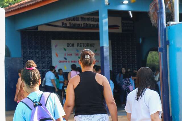 Com 8 mil em fila, 300 entraram com a&ccedil;&atilde;o na Justi&ccedil;a para colocar filho em escola