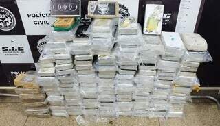 Tabletes avaliados em R$ 20 milhões foram apreendidos em residência, na cidade de Dourados. (Foto: Adilson Domingos)