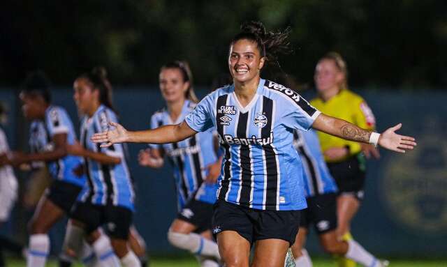 Gr&ecirc;mio vence a primeira no Brasileiro Feminino