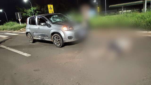 Idosa &eacute; arremessada ap&oacute;s atropelamento e socorrida em estado grave