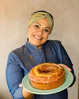 Há 4 anos, Luciana Tavares se dedica à produção de bolos. (Foto: Arquivo pessoal)