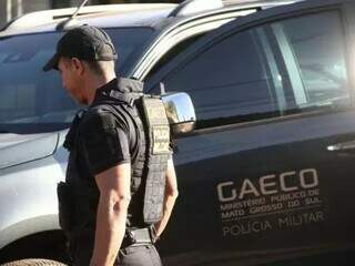 Agente do Gaeco durante uma das operações em Campo Grande. (Foto: Arquivo/Campo Grande News)