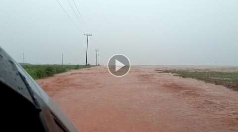 Alagamentos a 200 km da fronteira mostram força da chuva na região 