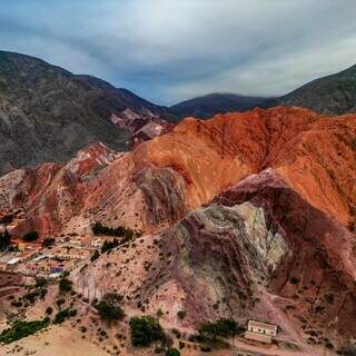 Formação geológica com sete cores faz com que vilarejo seja parada obrigatória de turistas da América do Sul. (Foto: Luiz Felipe Mendes) 