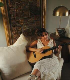 Isadora Sanches Correa é nascida em Campo Grande e, aos 22 anos, já é destaque no mundo da música.