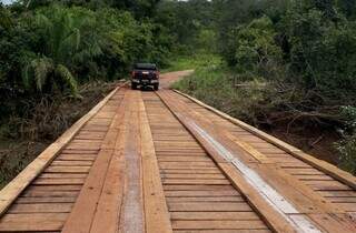 Ponte sobre o Rio Vermelho foi liberada após reparos emergenciais. (Foto: Bruno Chaves/Agesul)