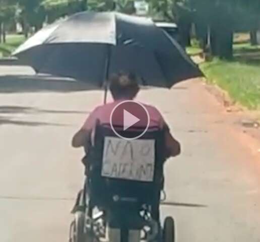 Conhecida por pedir esmola, falsa cadeirante &eacute; flagrada andando na fronteira 