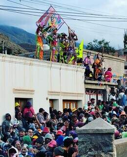 Carnaval dentro da Argentina fez com que grupo se deslocasse até vilarejo das montanhas coloridas. (Foto: Luiz Felipe Mendes)