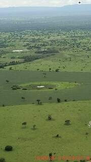 Imagem aérea de valas no Pantanal divulgada pelo SOS Panatal. (SOS Panatal)