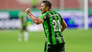 Aloísio comemora o gol contra Cruzeiro neste sábado (11). (Foto:Mourão Panda/América-MG)