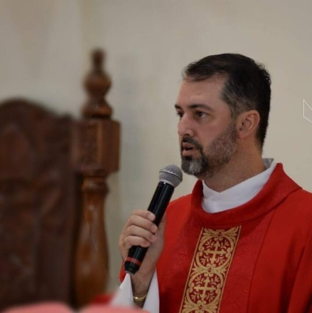 padre-da-igreja-santo-ant-nio-estava-dirigindo-caminhonete-envolvida-em