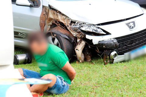 Persegui&ccedil;&atilde;o com tiros acaba em acidente e pris&atilde;o na Avenida Afonso Pena