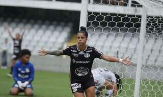 A jogadora do Ferroviária, Patrícia Sochor, em partida contra o Santos neste domingo (12). (Foto: Jonathan Dutra/Ferroviária/Agência Brasil)