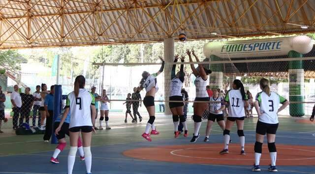 Poliesportivo abre inscri&ccedil;&otilde;es gratuitas em futsal, basquete, v&ocirc;lei e ciclismo